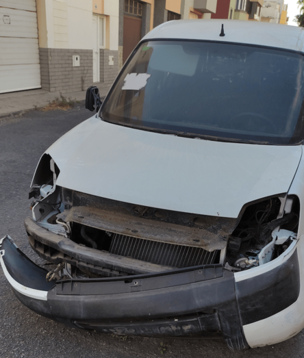 Imagen de uno de los vehículos abandonados en Marpequeña / TA Imagen de uno de los vehículos abandonados en Marpequeña / TA